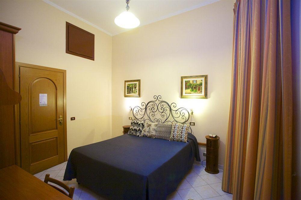 Nicolas Inn Рим Екстер'єр фото